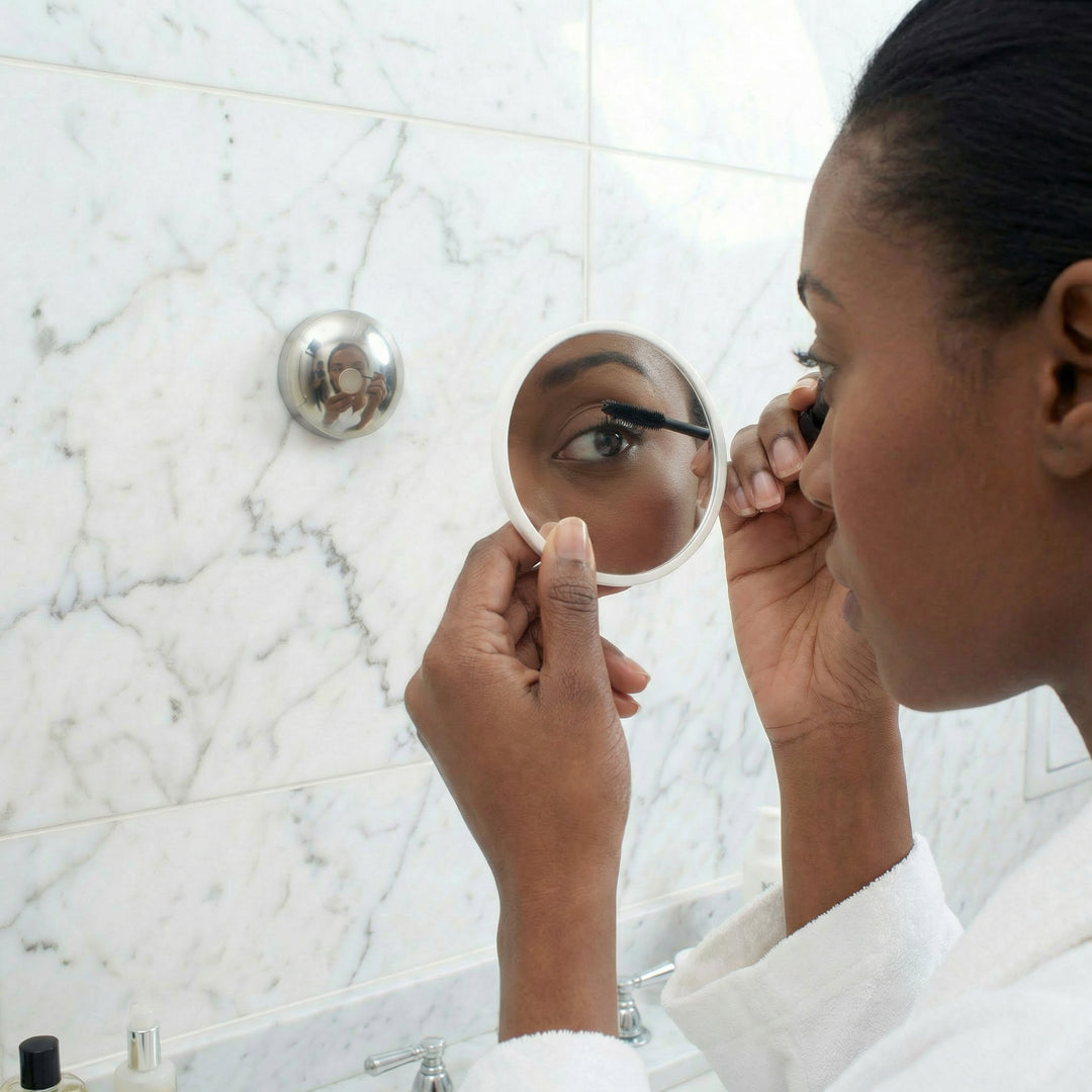 AirMirror™ Compact Avtagbar Magnetisk Sminkspegel 5x — Sugproppsfäste